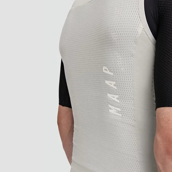 Gilet MAAP Draft Team Blanc Gris 5 Gilet MAAP Draft Team Blanc Gris – Image 5