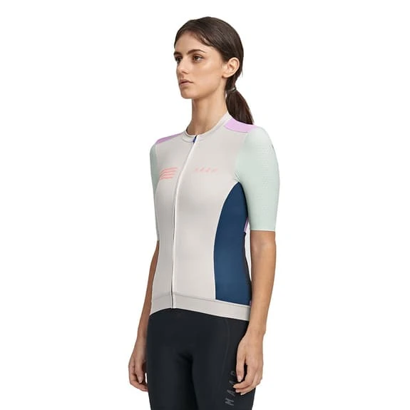 Maillot MAAP Emblem Pro Hex Manche Courte Gris Lilas Multicolore Femme 2 Maillot MAAP Emblem Pro Hex Manche Courte Gris Lilas Multicolore Femme – Image 2