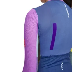 Maillot MAAP Voyage Pro Air Manche Longue Lilas Bleu Femme 11 Maillot MAAP Voyage Pro Air Manche Longue Lilas Bleu Femme -Pieces Velo Magasin map wal066 hze 006